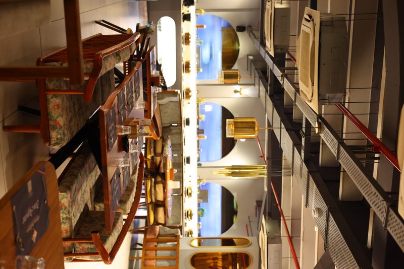 Globe Buffitio — 2