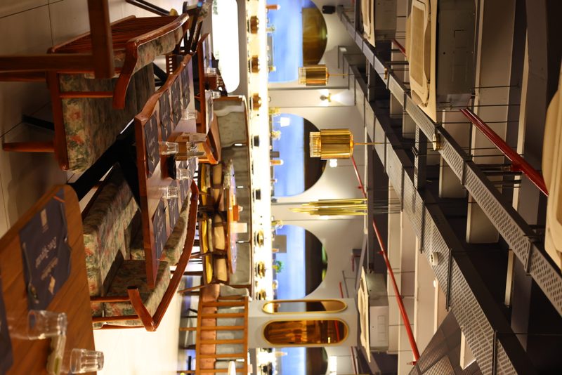 Globe Buffitio — 3