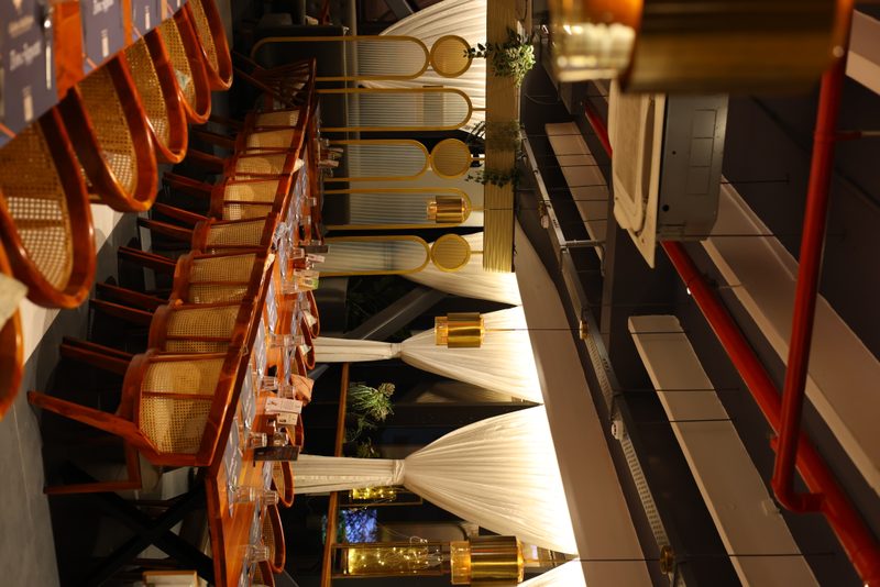 Globe Buffitio — 12